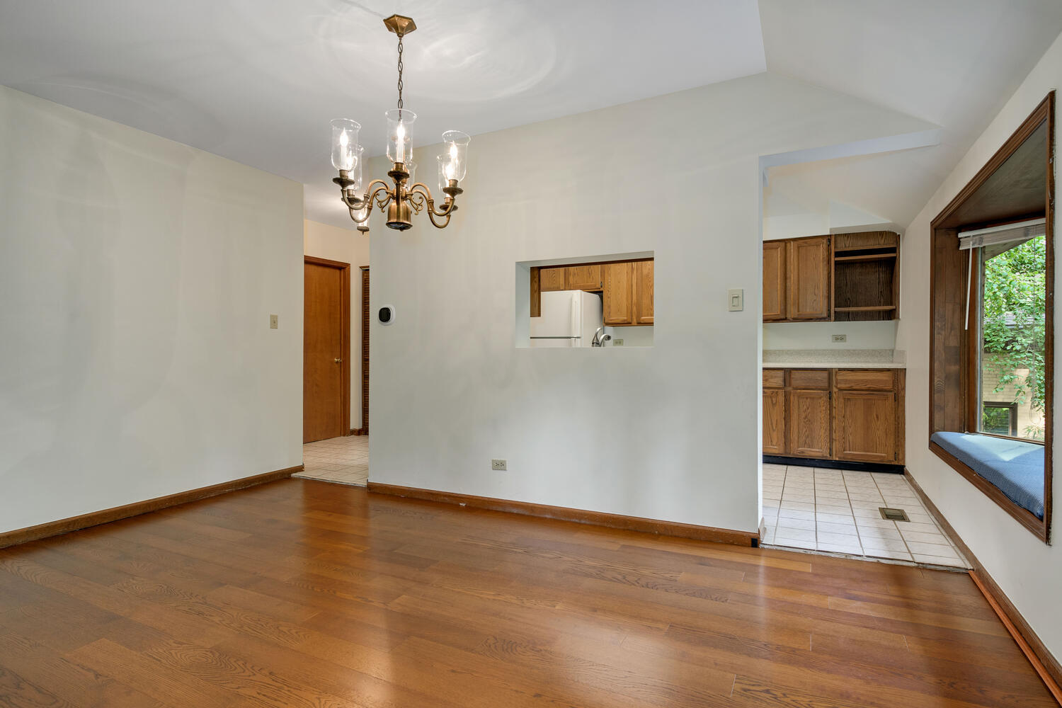 538 W Hawthorne Place Unit: CH