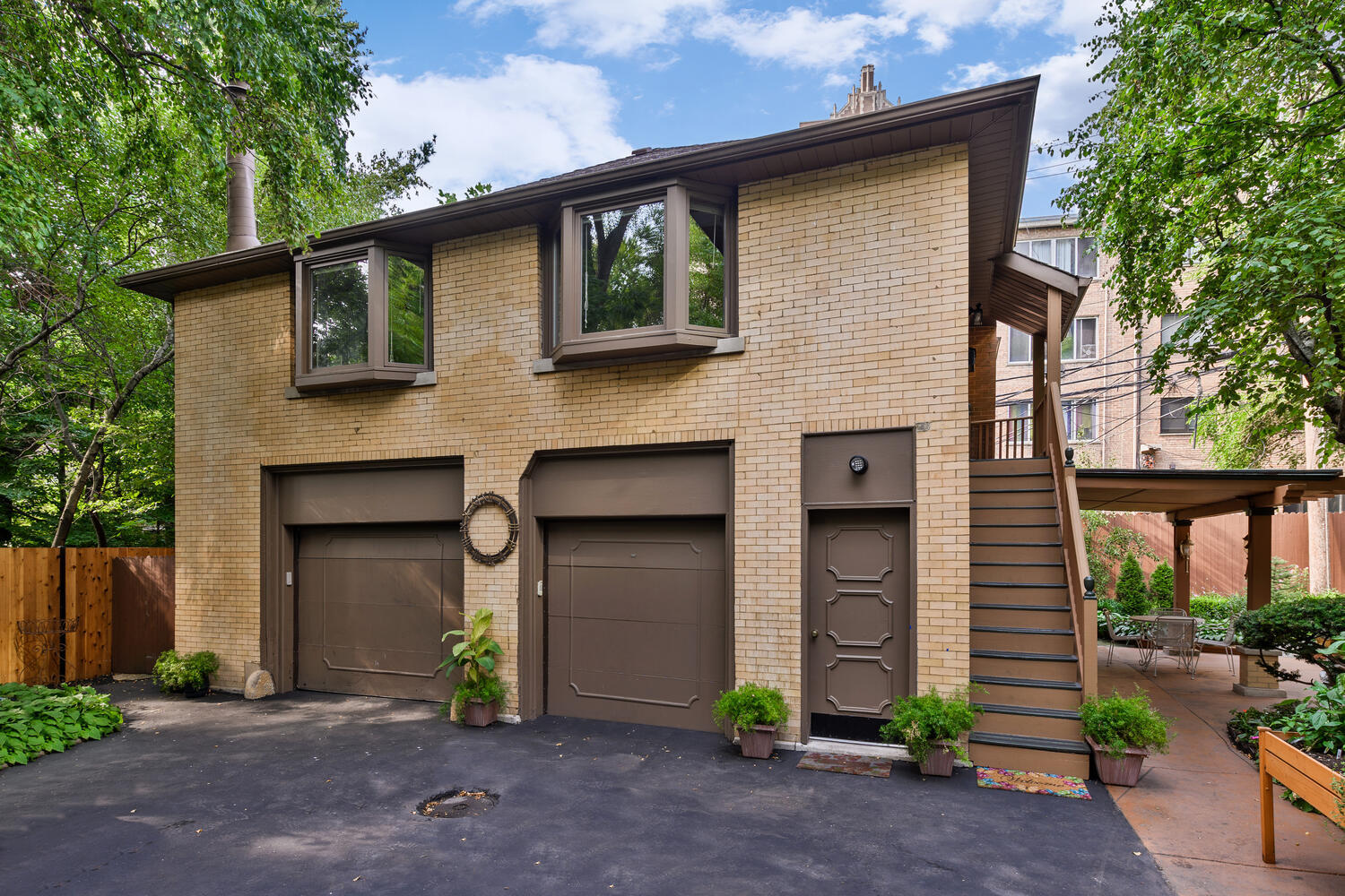 538 W Hawthorne Place Unit: CH