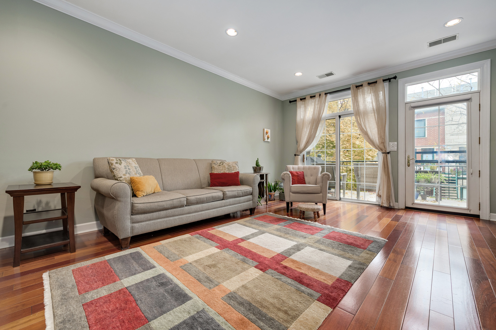 1813 S Clark Street Unit: 5