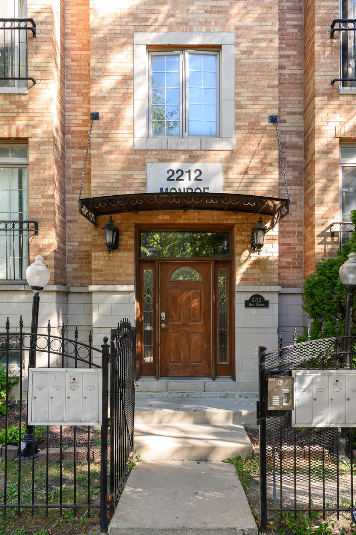 2212 W Monroe Street Unit: 4E