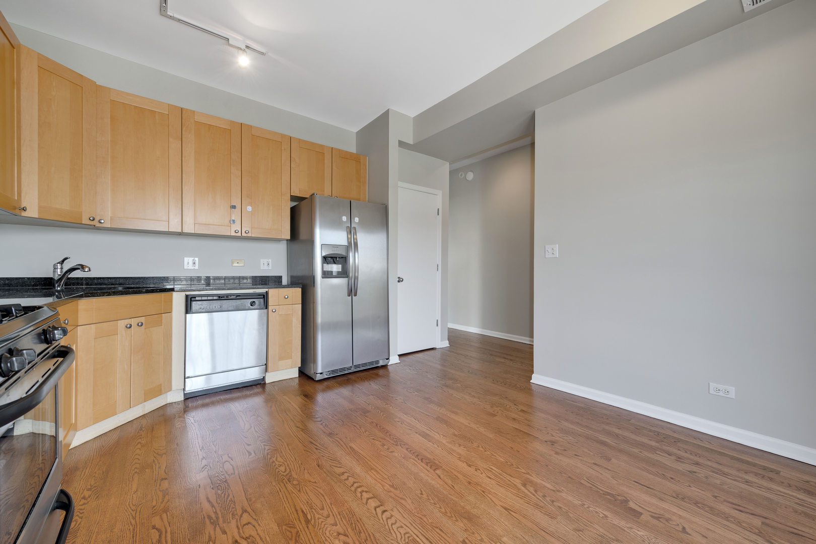 2212 W Monroe Street Unit: 4E
