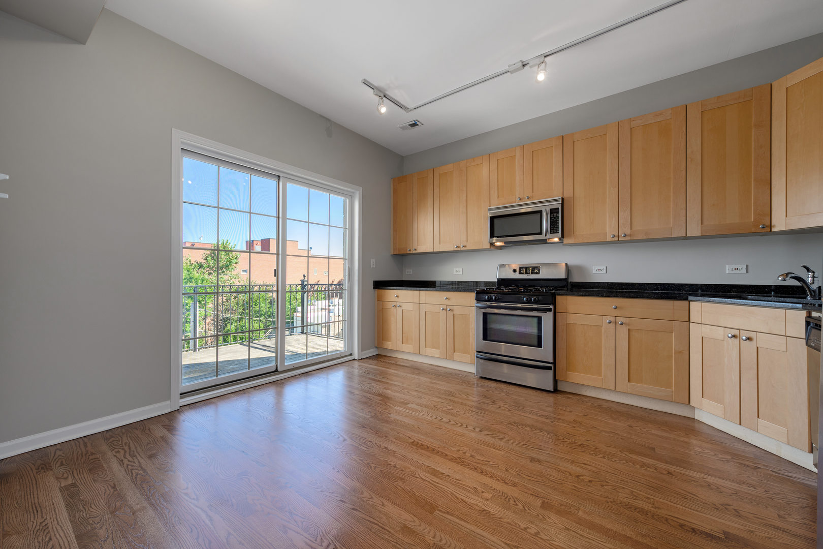 2212 W Monroe Street Unit: 4E