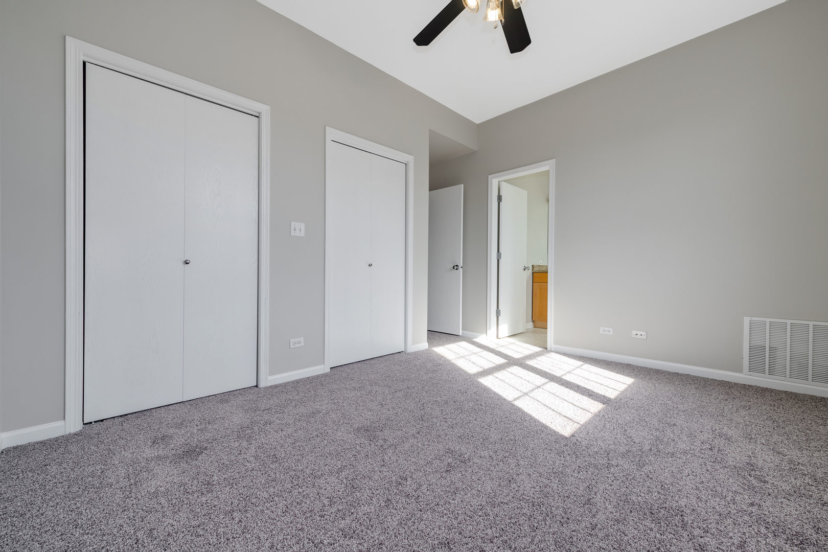 2212 W Monroe Street Unit: 4E