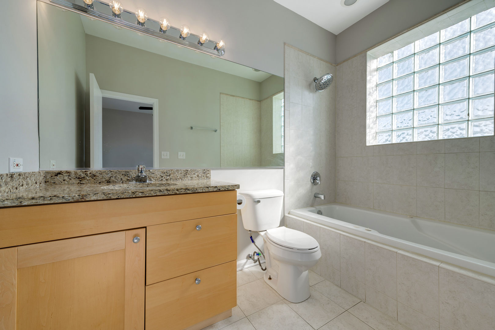2212 W Monroe Street Unit: 4E