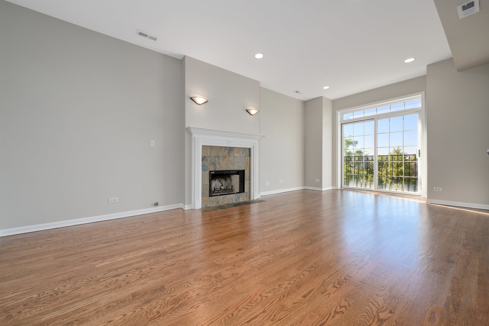 2212 W Monroe Street Unit: 4E