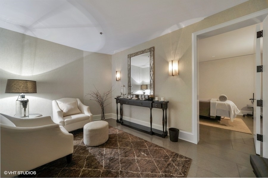 118 E Erie Street Unit: 24A