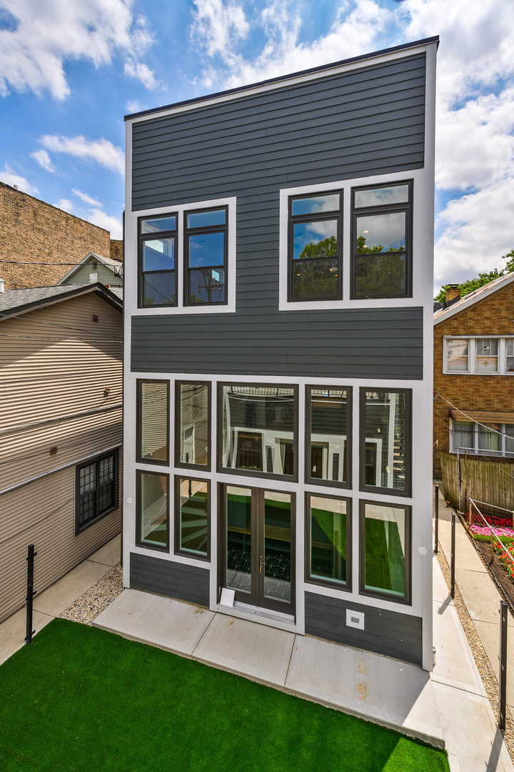 2108 W Huron Street