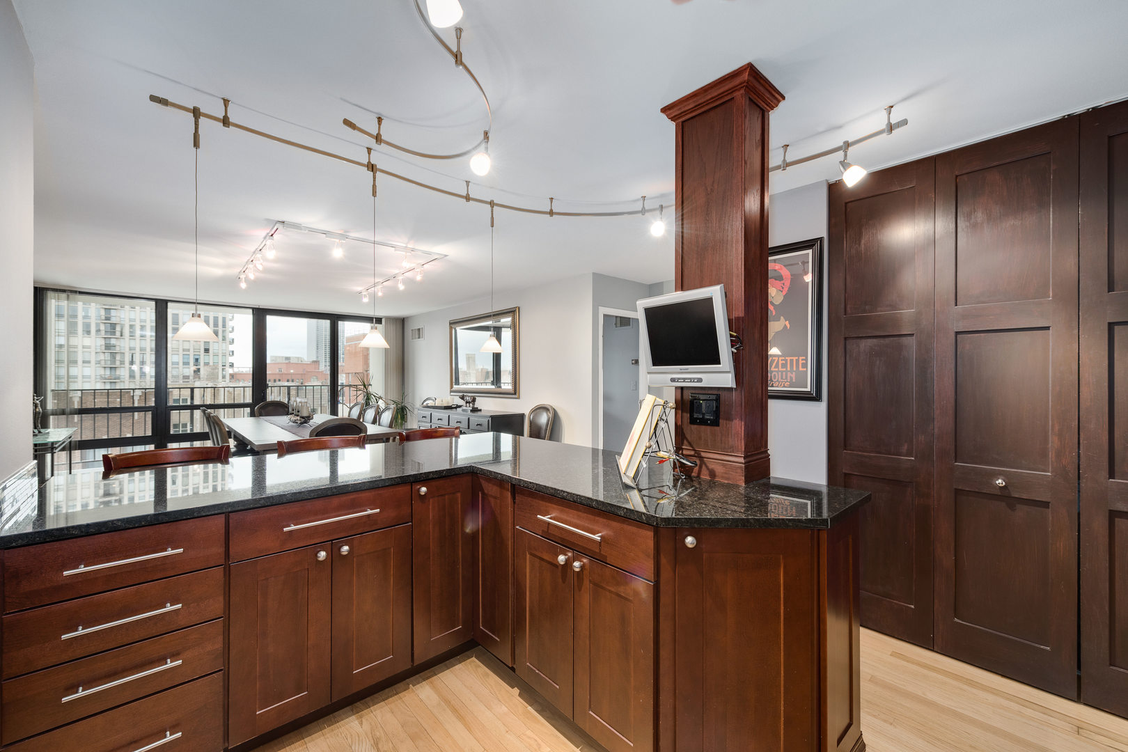 1636 N WELLS Street Unit: 501-503