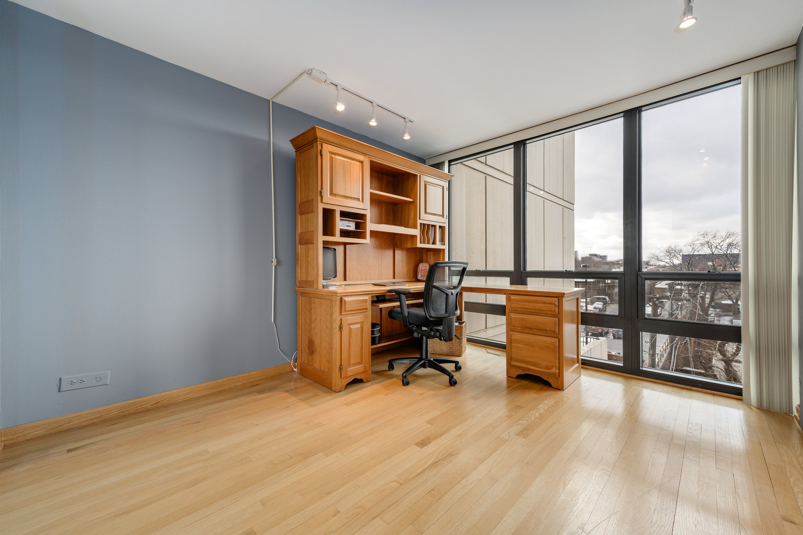 1636 N WELLS Street Unit: 501-503