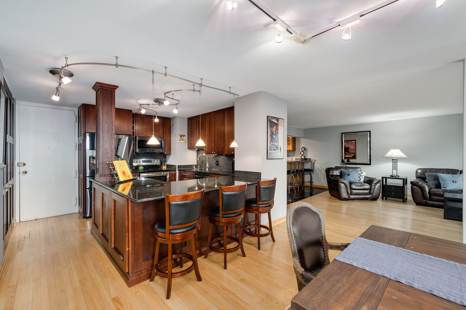 1636 N WELLS Street Unit: 501-503