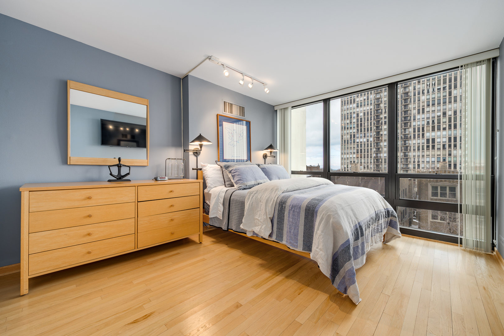 1636 N WELLS Street Unit: 501-503