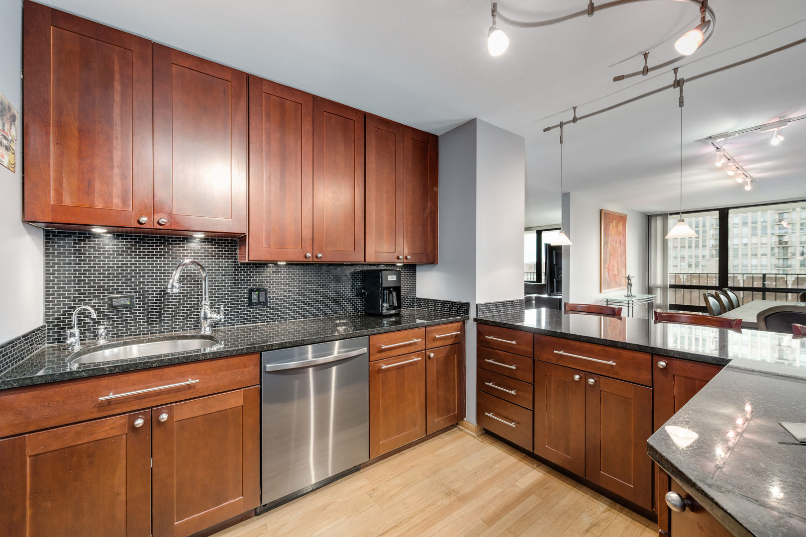 1636 N WELLS Street Unit: 501-503