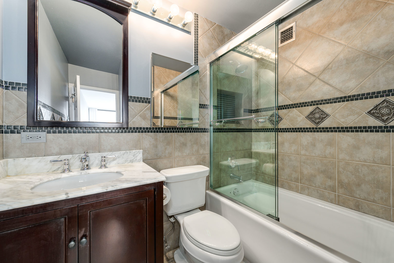 1636 N WELLS Street Unit: 501-503