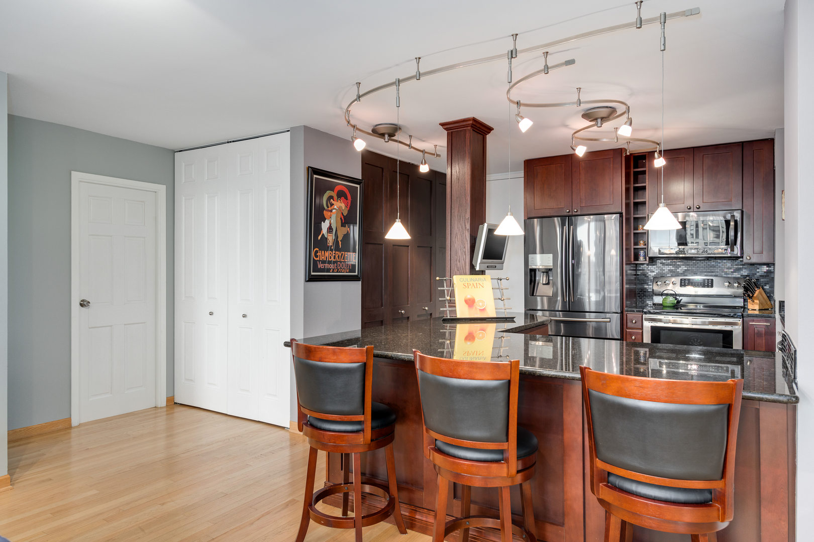 1636 N WELLS Street Unit: 501-503
