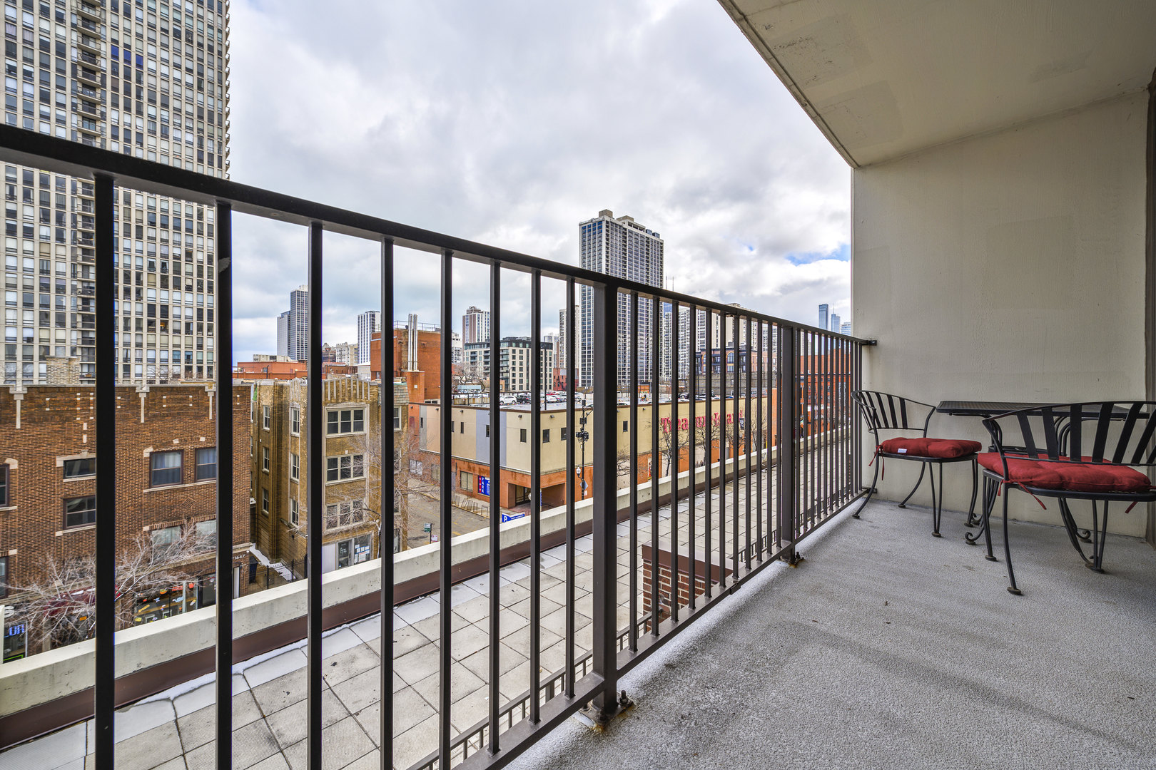 1636 N WELLS Street Unit: 501-503