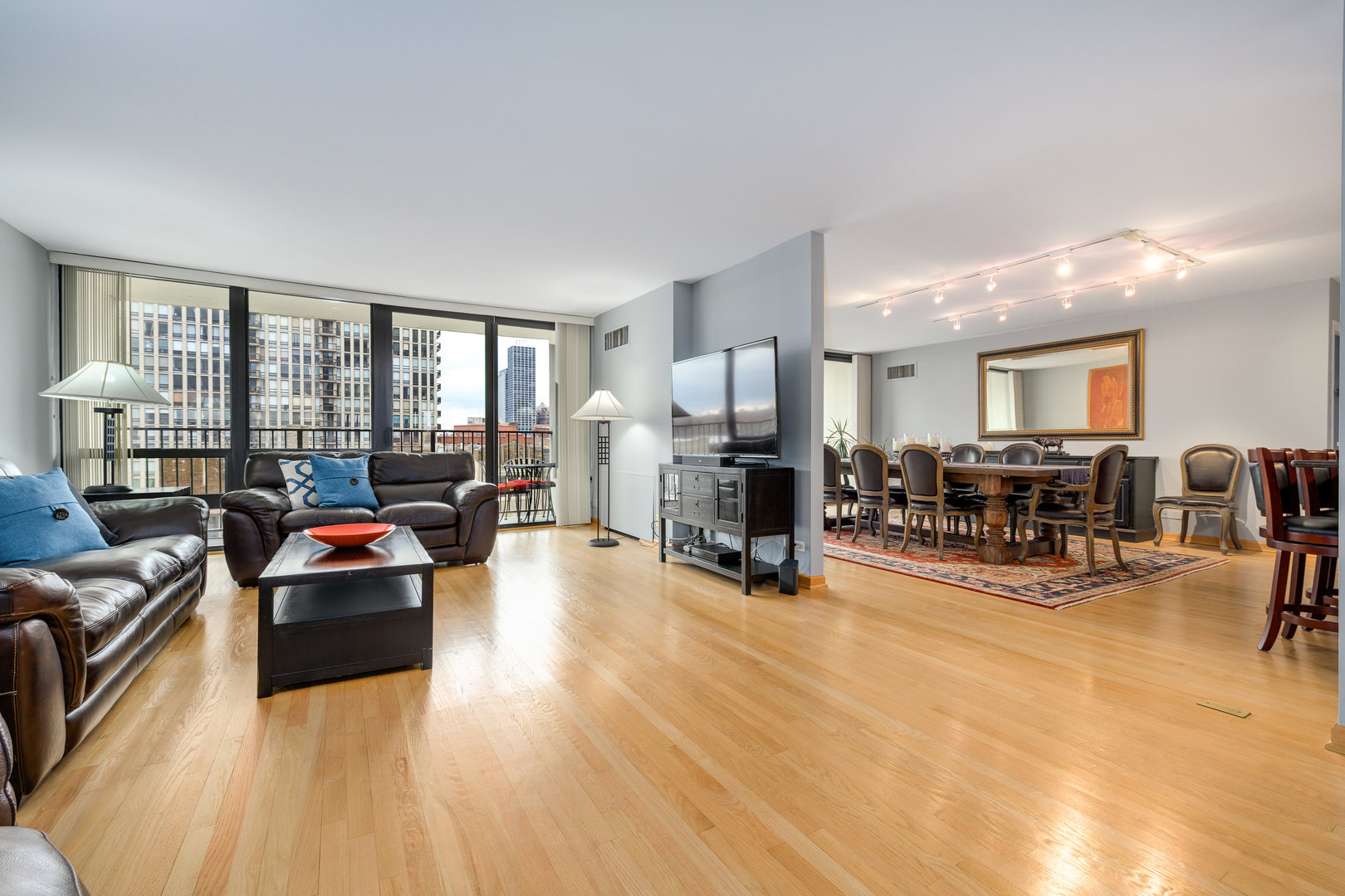 1636 N WELLS Street Unit: 501-503