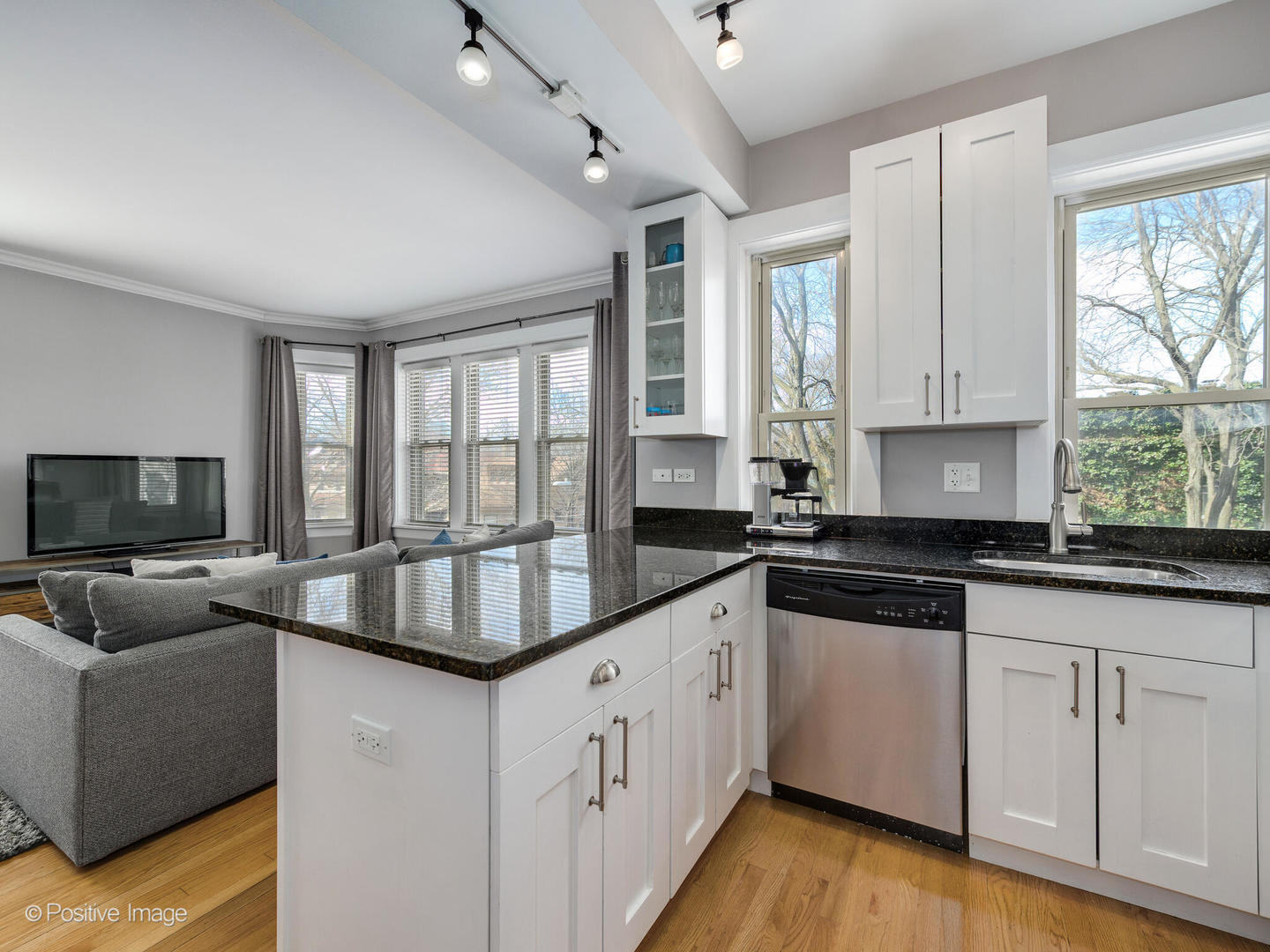 4901 N Leavitt Street Unit: B3