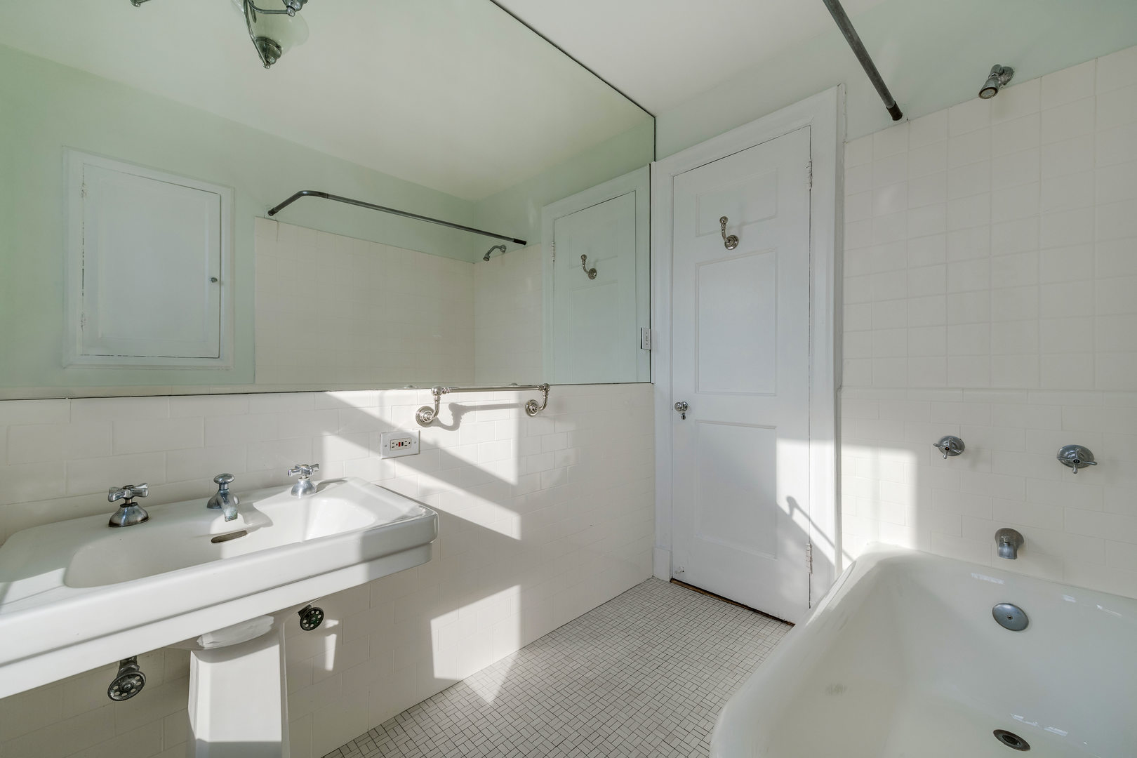 2000 N Lincoln Park West Parkway Unit: 1209