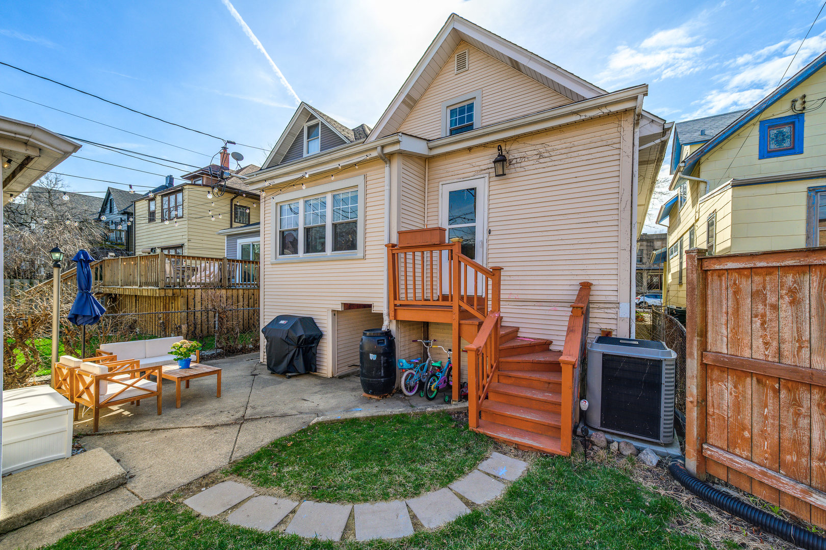 4045 N HAMLIN Avenue
