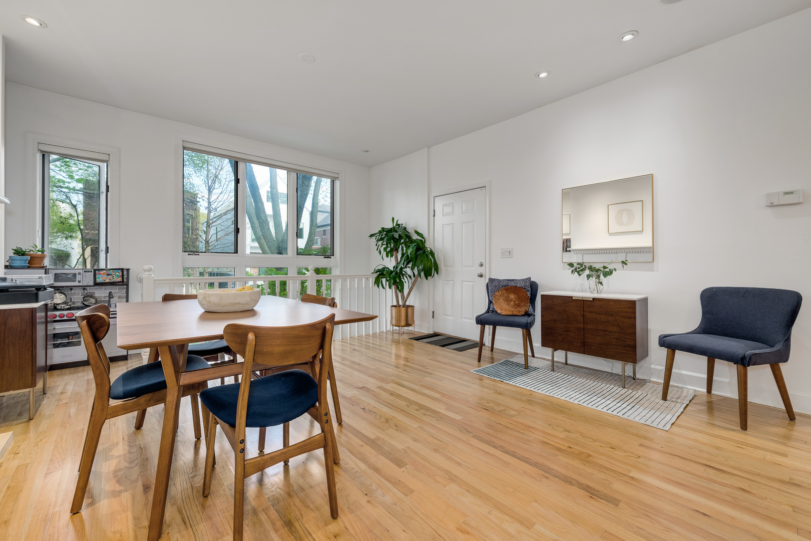 3640 N Bosworth Avenue Unit: 1N