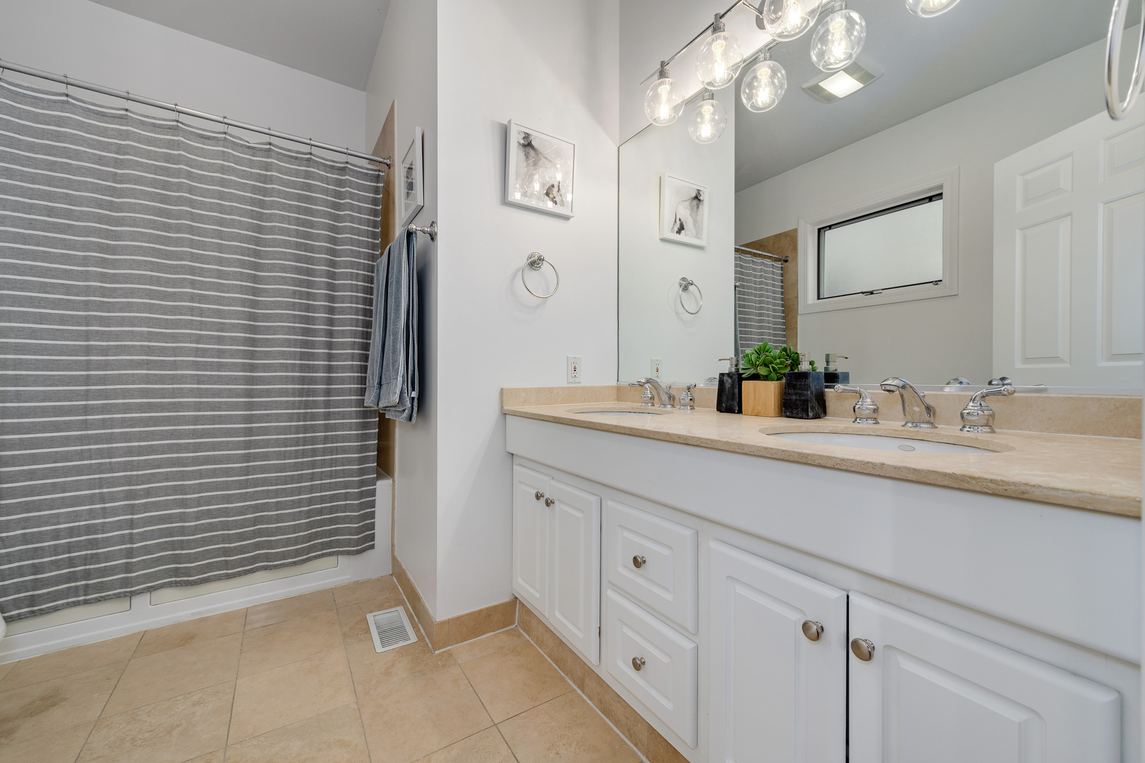 3640 N Bosworth Avenue Unit: 1N