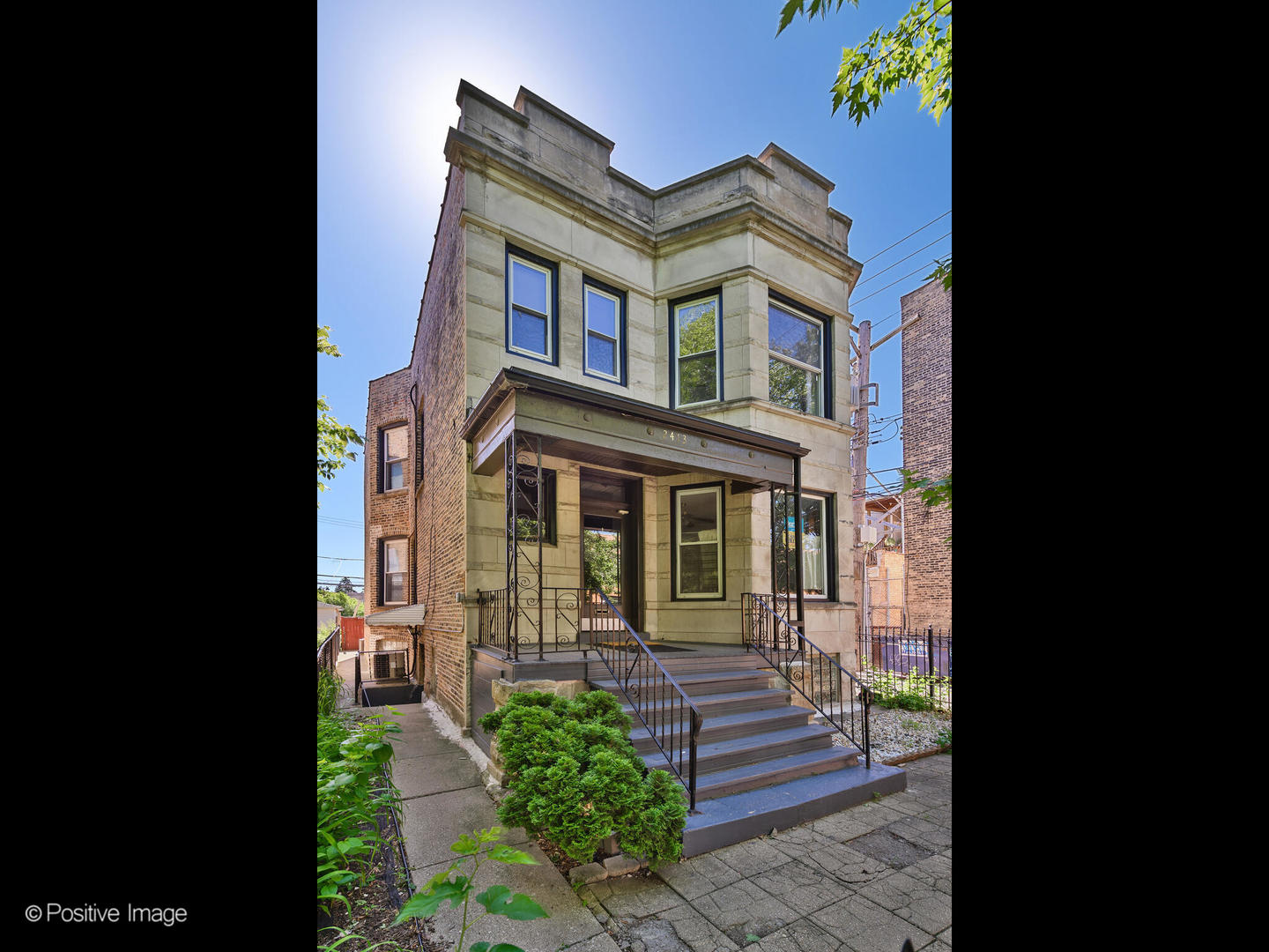 2413 N Spaulding Avenue