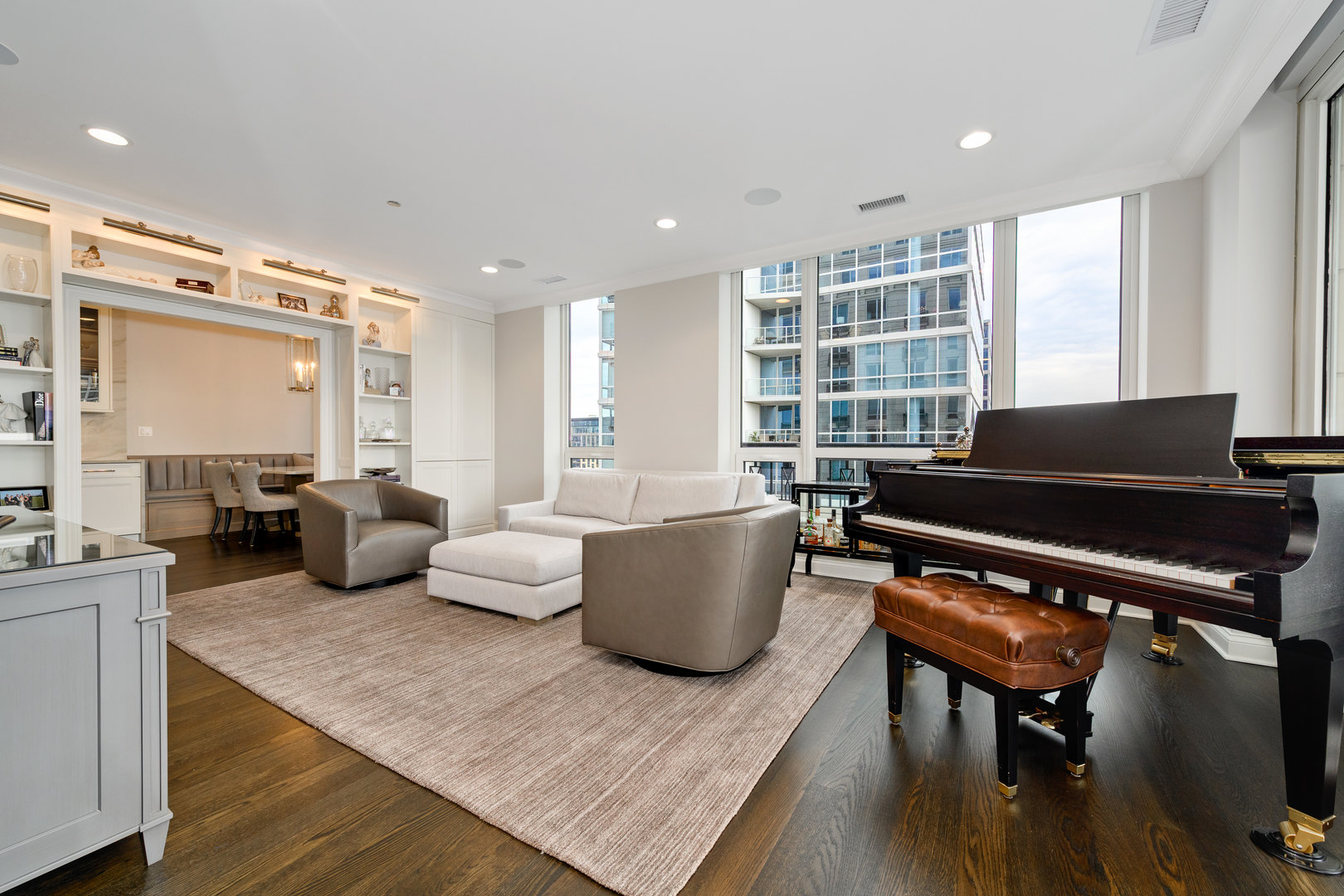 10 E Delaware Place Unit: 28E