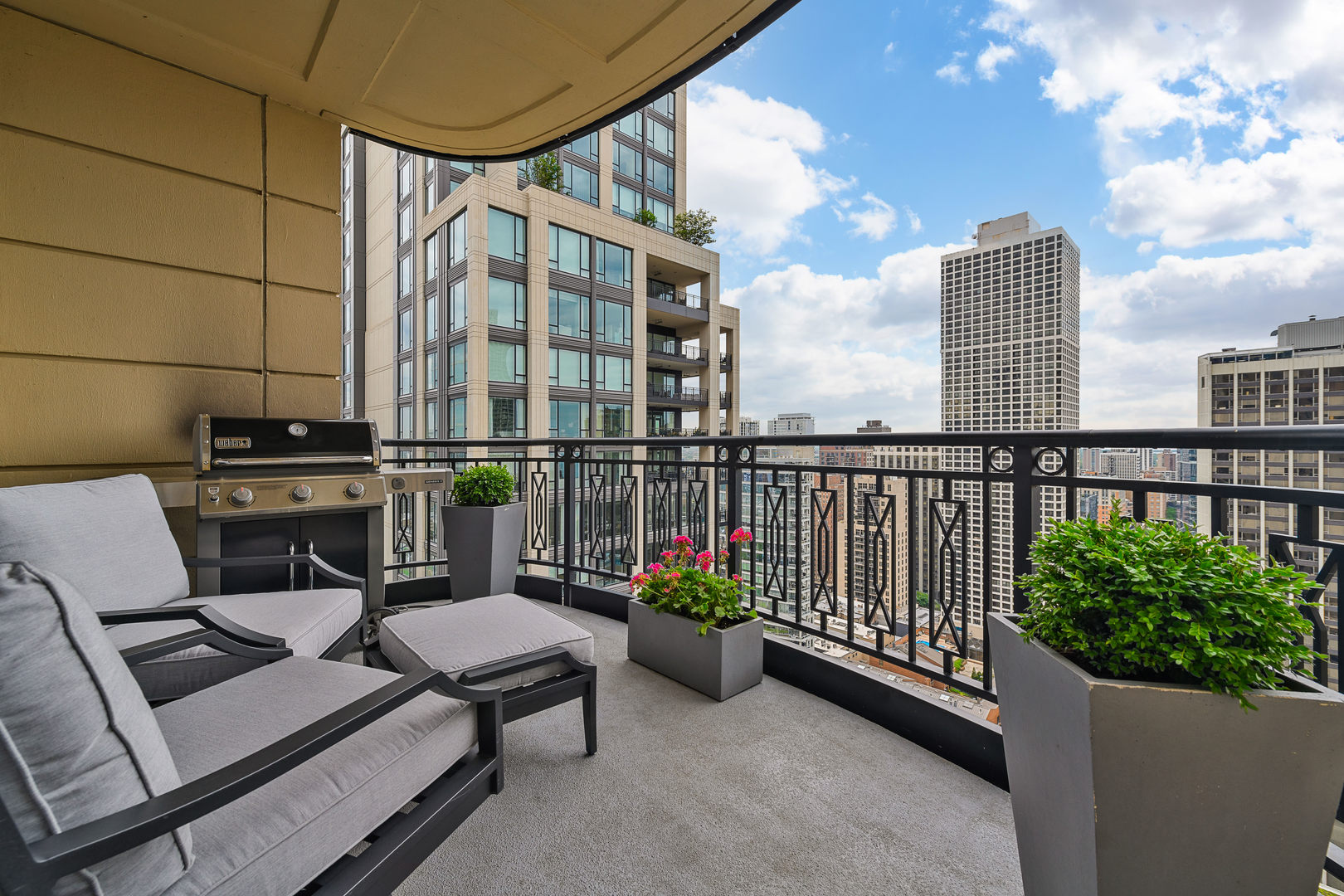 10 E Delaware Place Unit: 28E