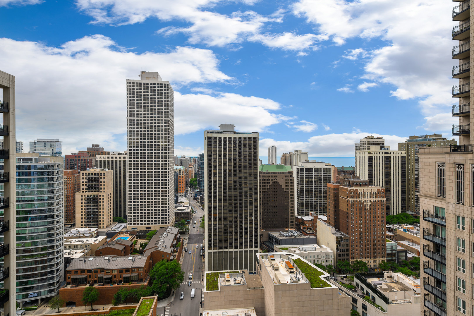 10 E Delaware Place Unit: 28E