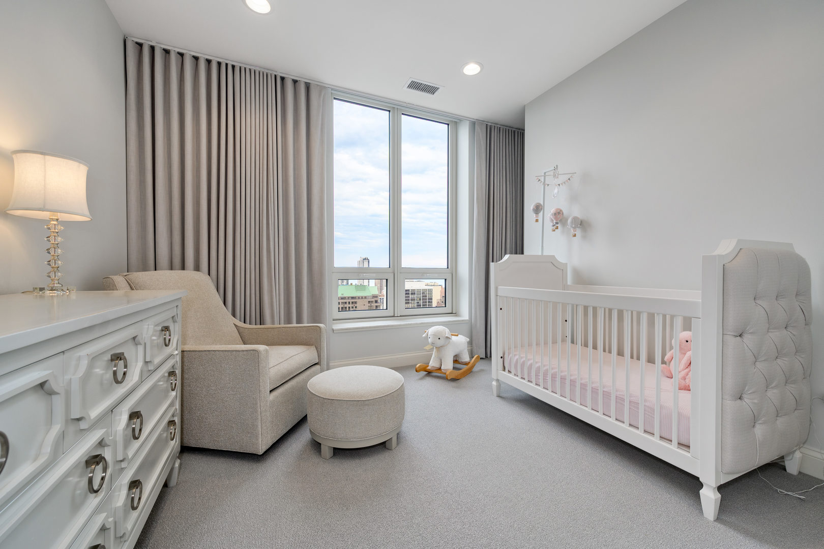 10 E Delaware Place Unit: 28E