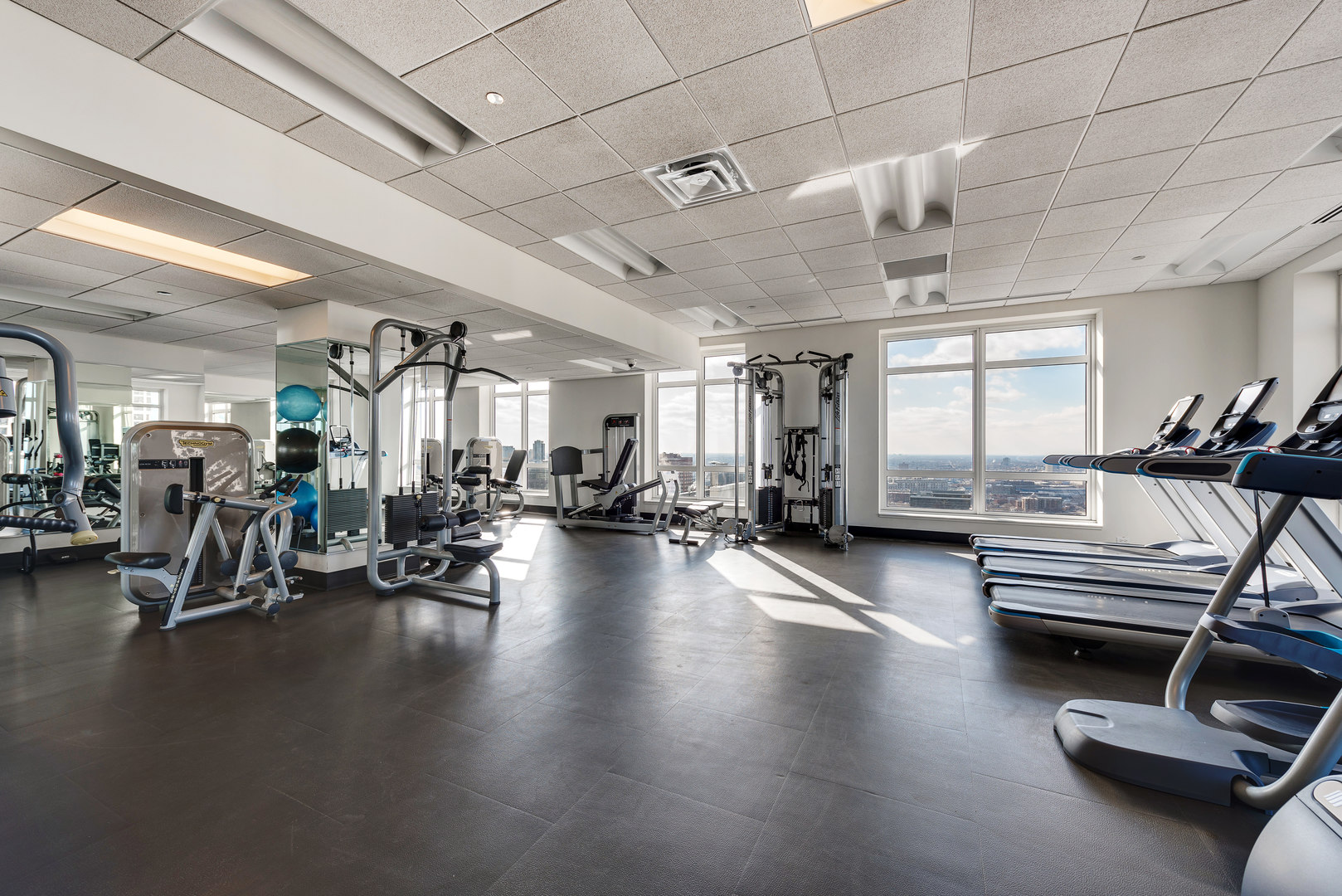 10 E Delaware Place Unit: 28E