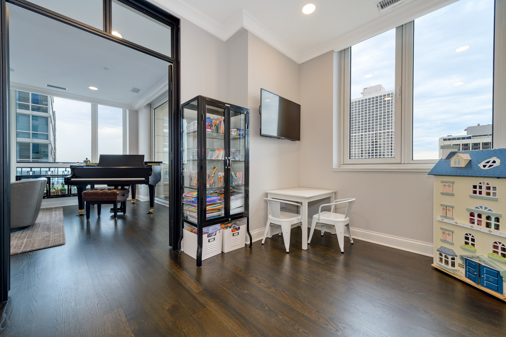 10 E Delaware Place Unit: 28E