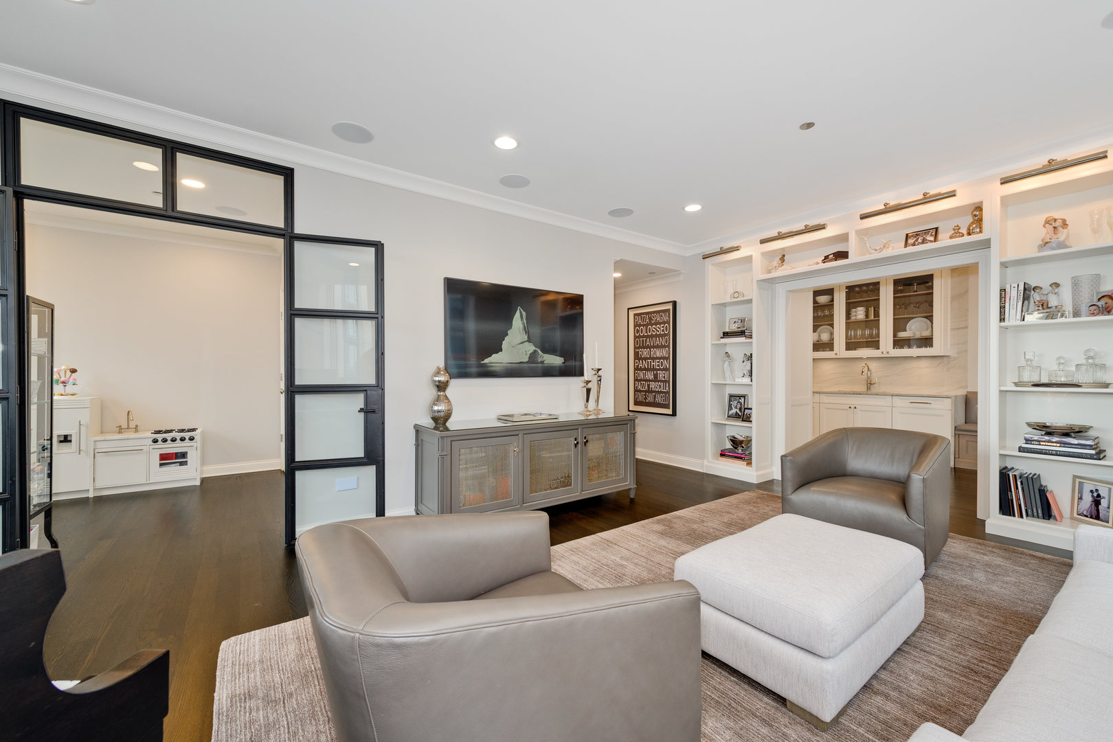 10 E Delaware Place Unit: 28E