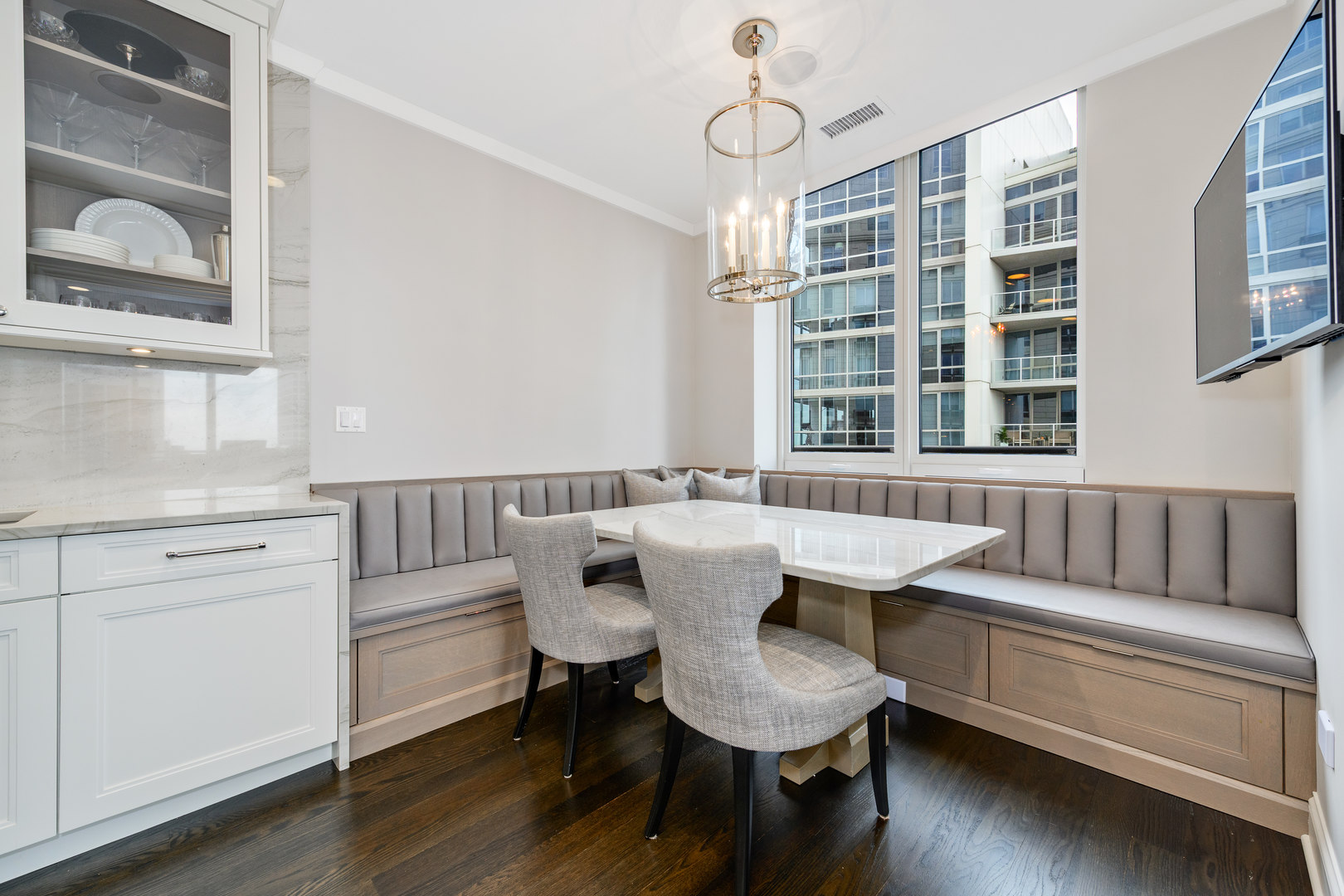 10 E Delaware Place Unit: 28E