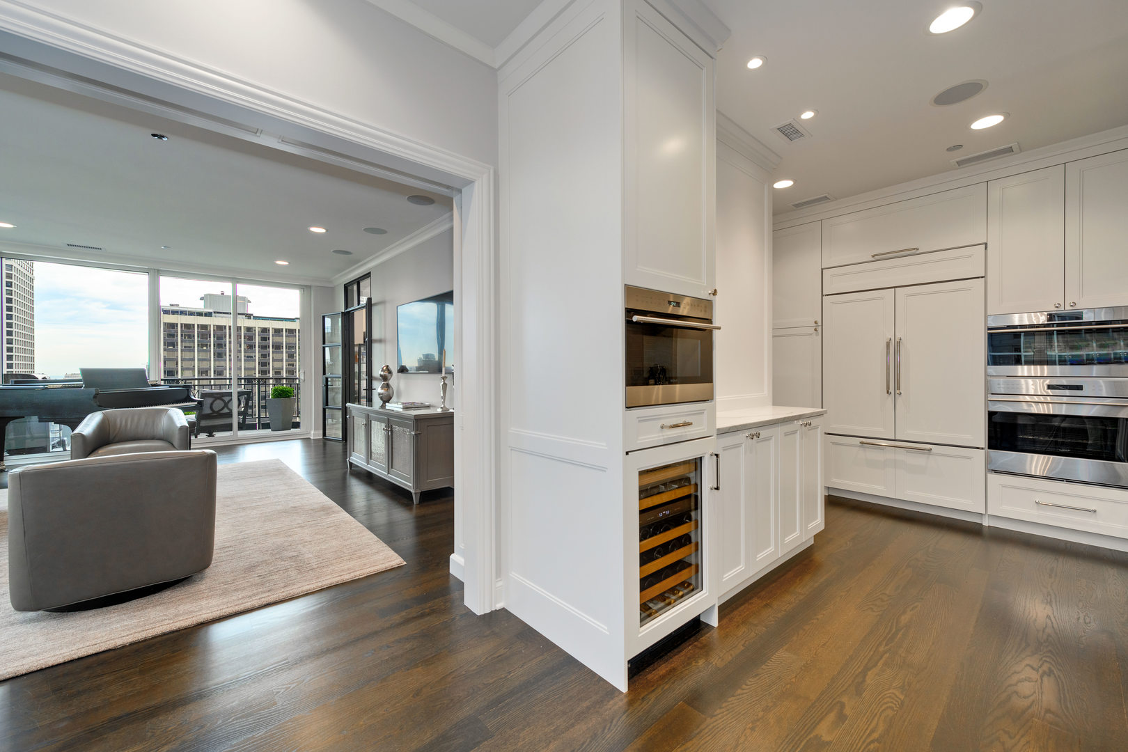 10 E Delaware Place Unit: 28E