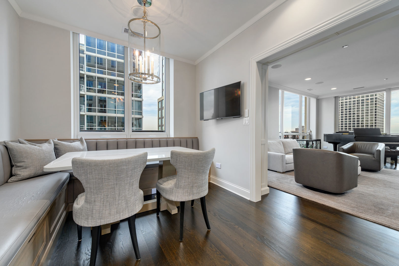 10 E Delaware Place Unit: 28E