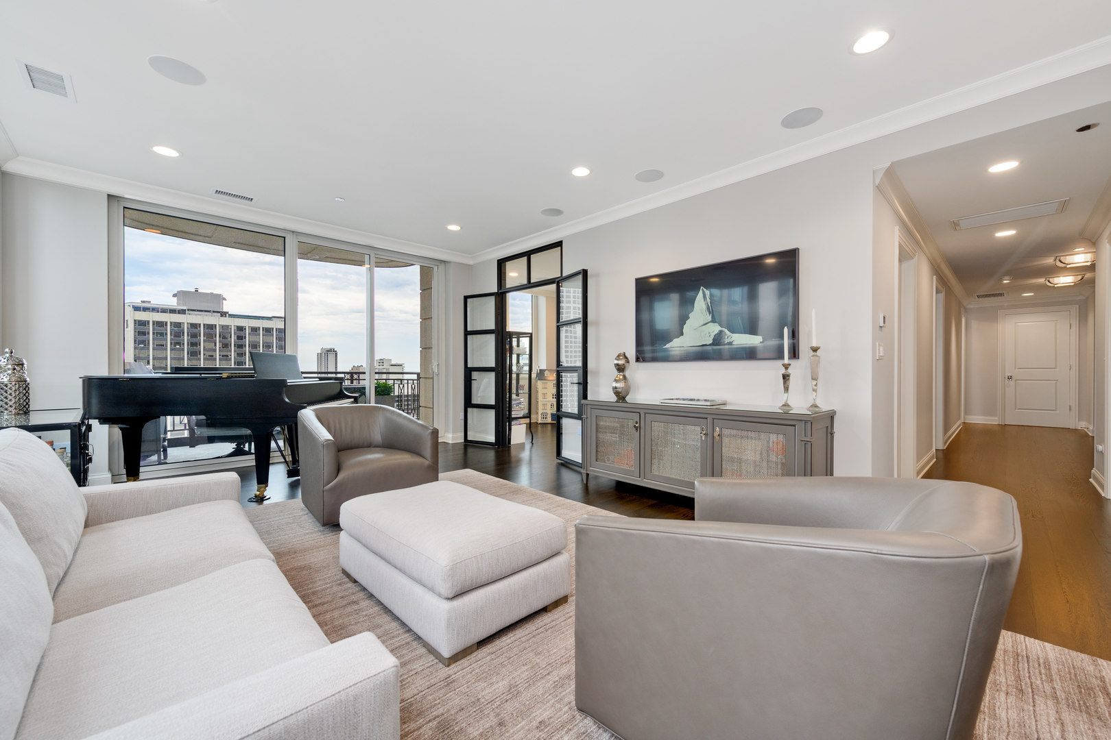 10 E Delaware Place Unit: 28E