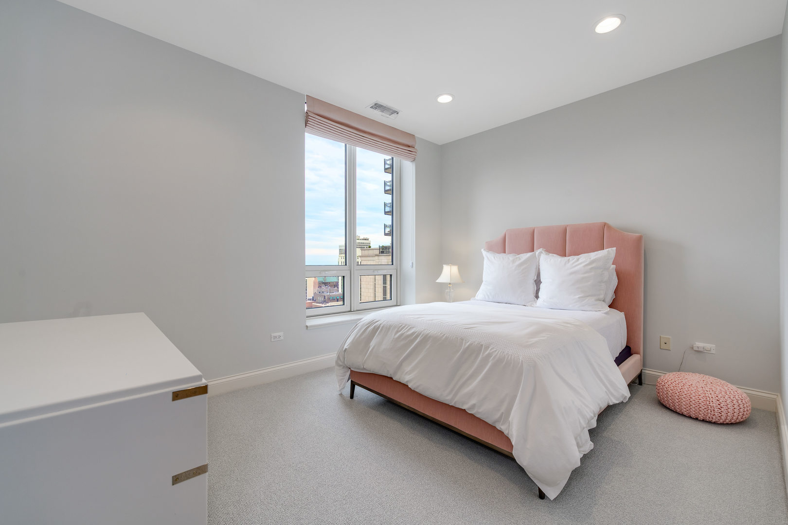 10 E Delaware Place Unit: 28E