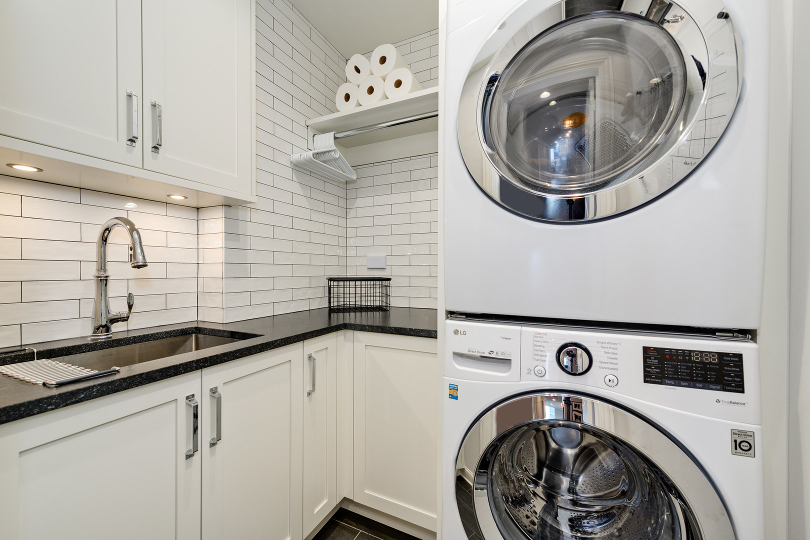 10 E Delaware Place Unit: 28E
