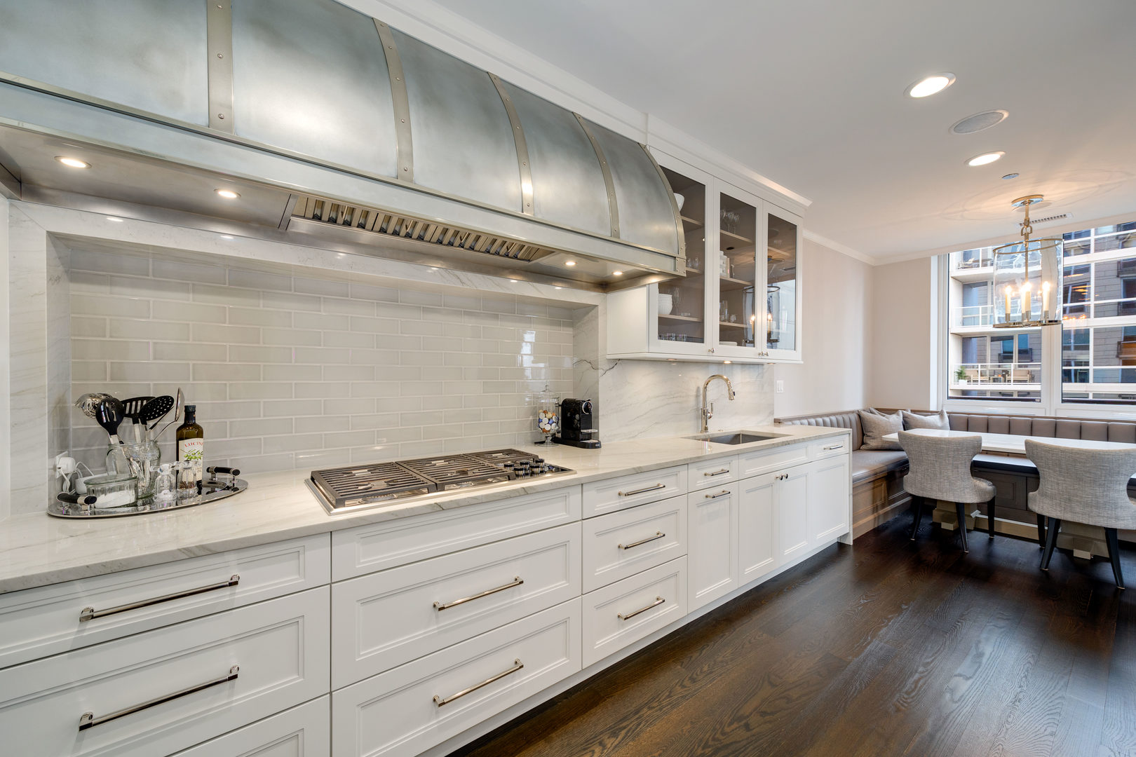 10 E Delaware Place Unit: 28E