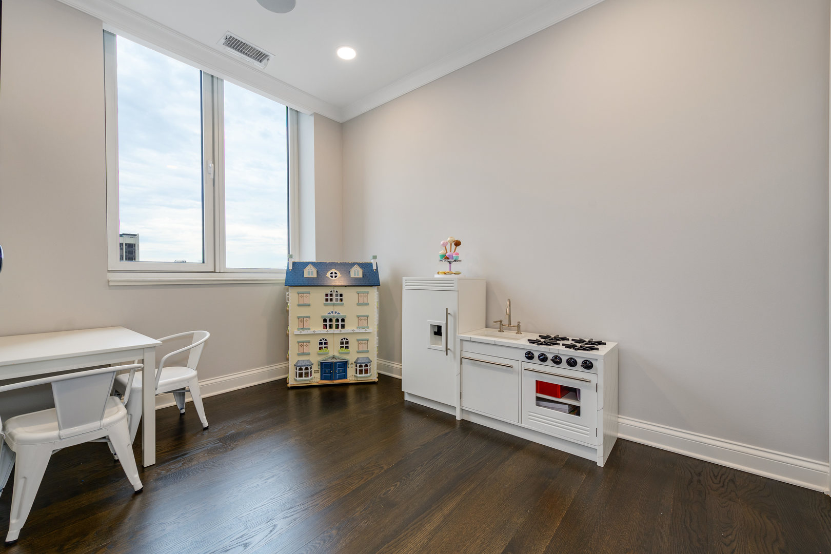 10 E Delaware Place Unit: 28E