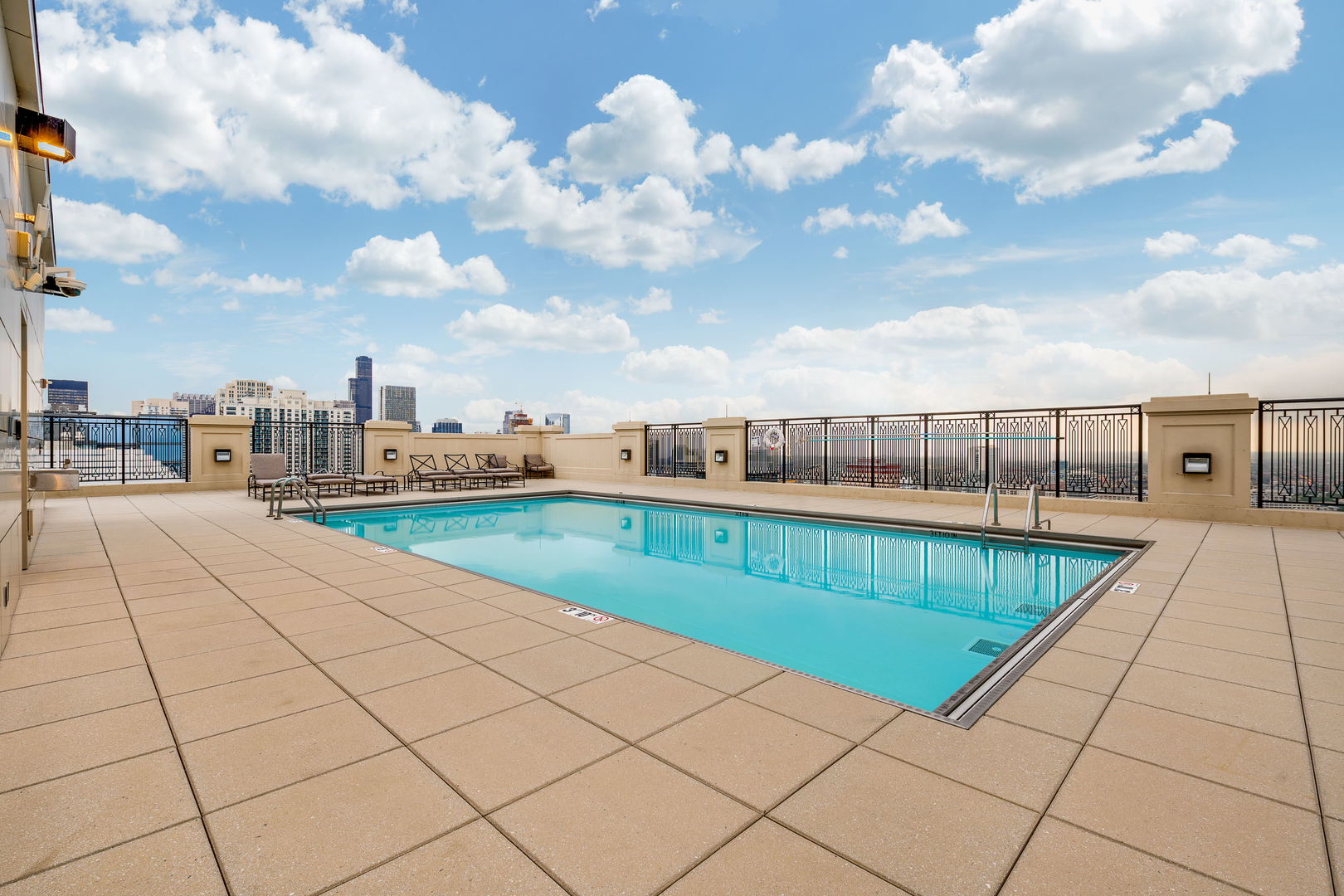 10 E Delaware Place Unit: 28E