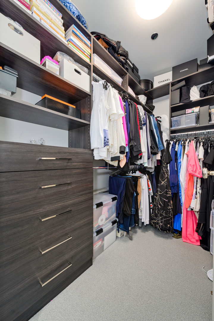 10 E Delaware Place Unit: 28E