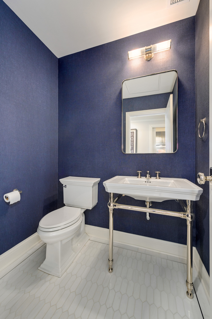 10 E Delaware Place Unit: 28E
