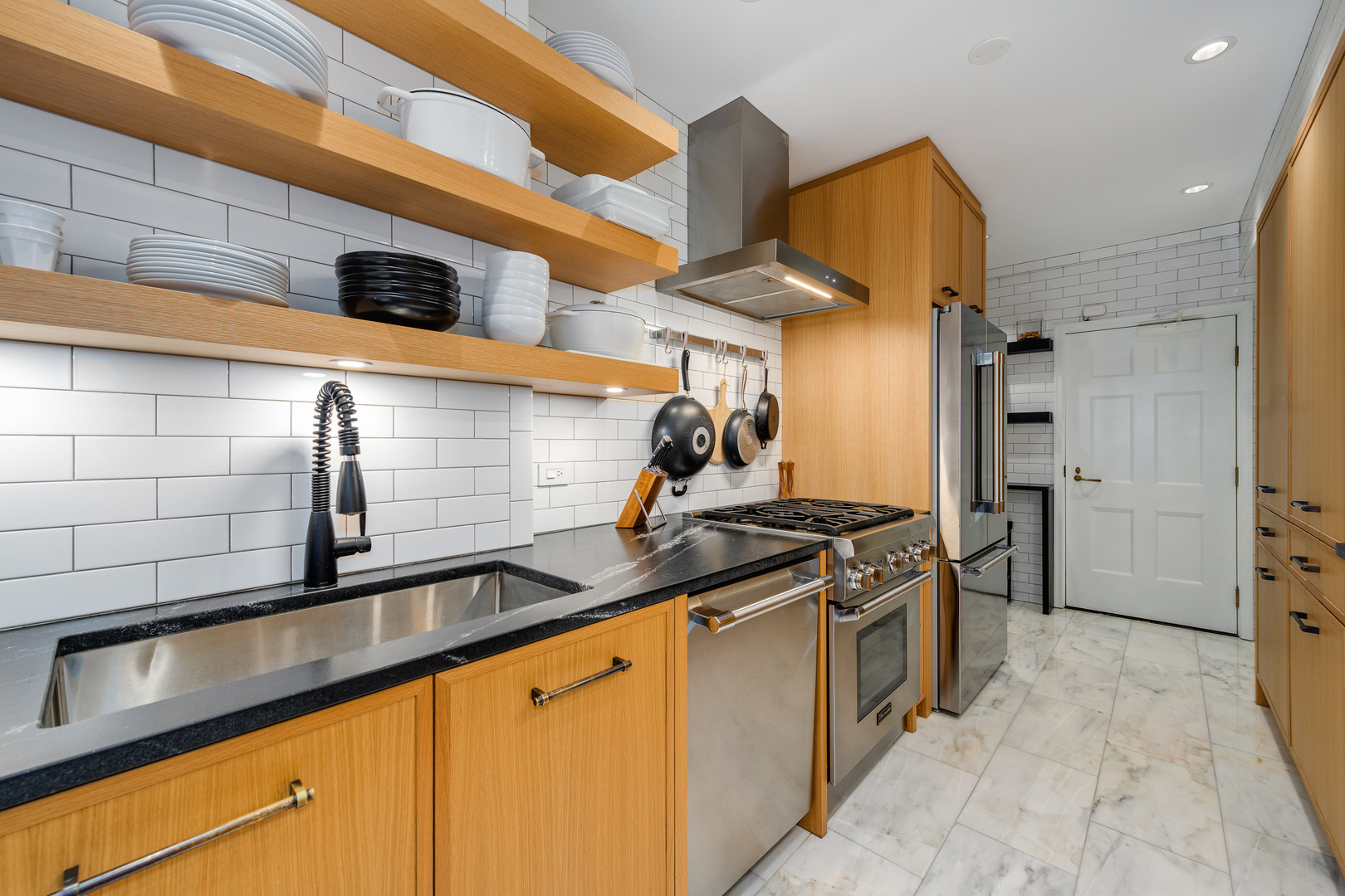 73 E Elm Street Unit: 3B