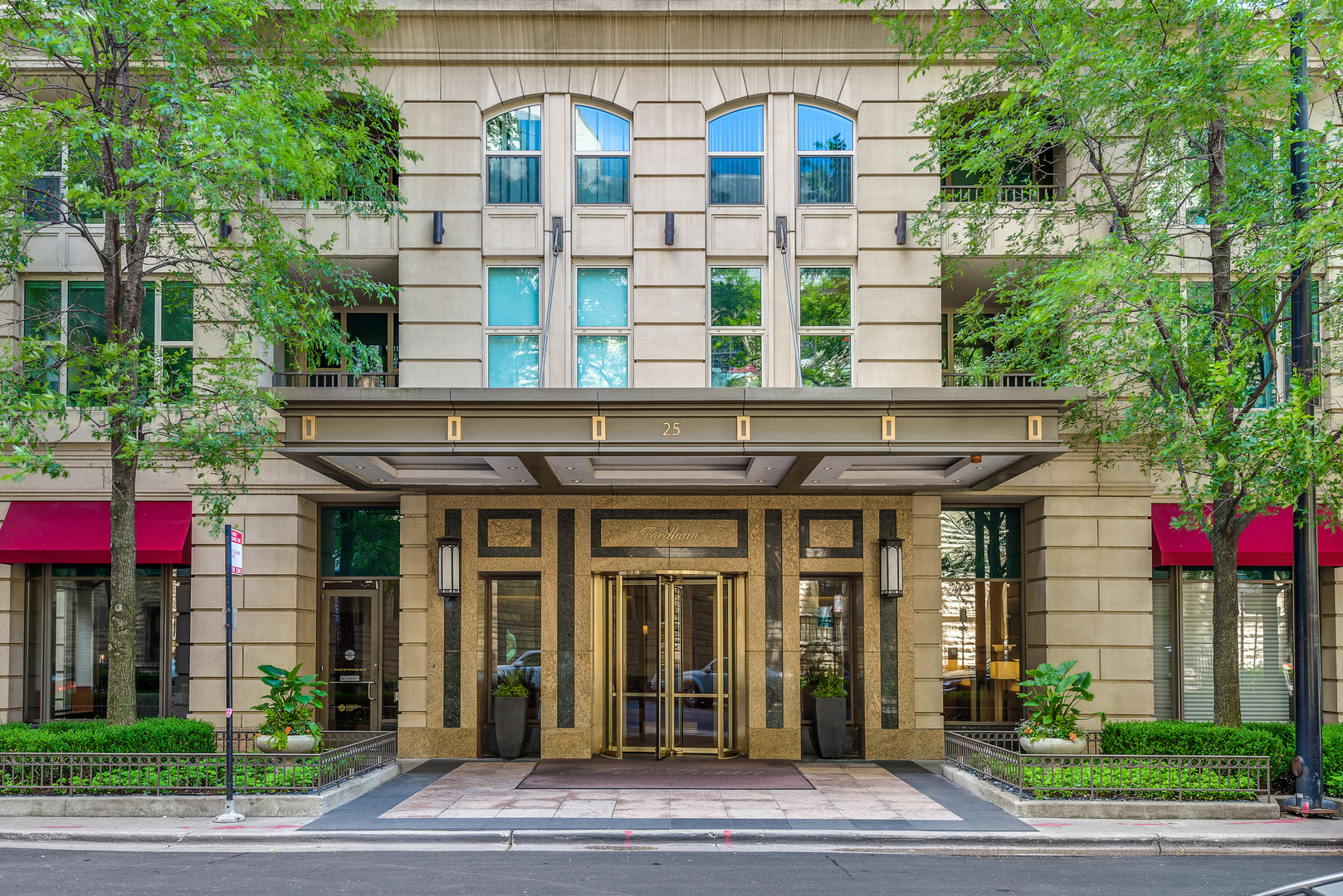 25 E SUPERIOR Street Unit: 1403