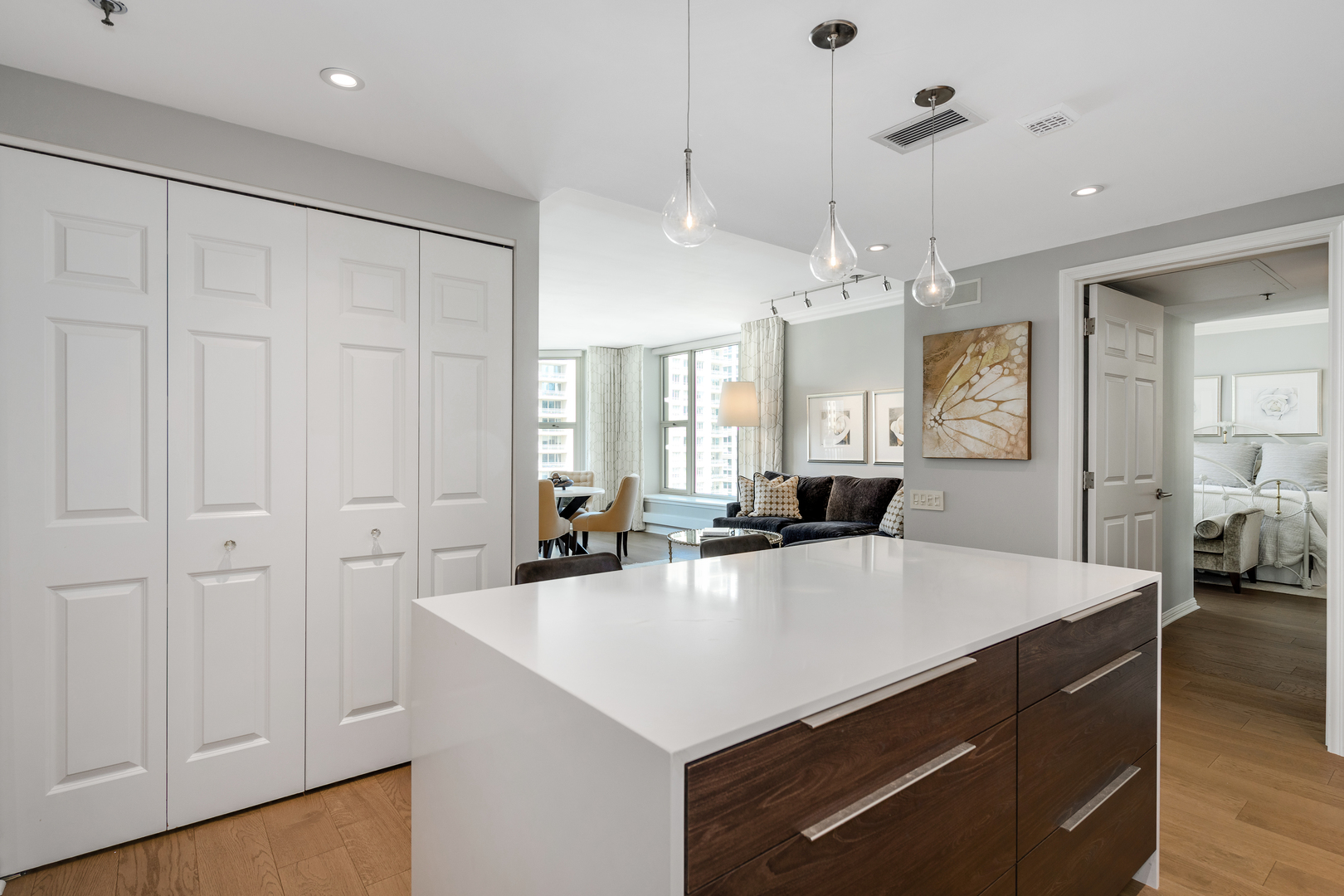 25 E SUPERIOR Street Unit: 1403