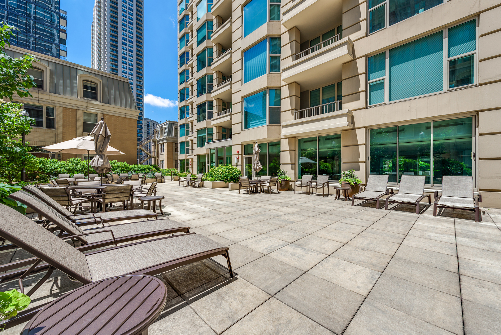 25 E SUPERIOR Street Unit: 1403