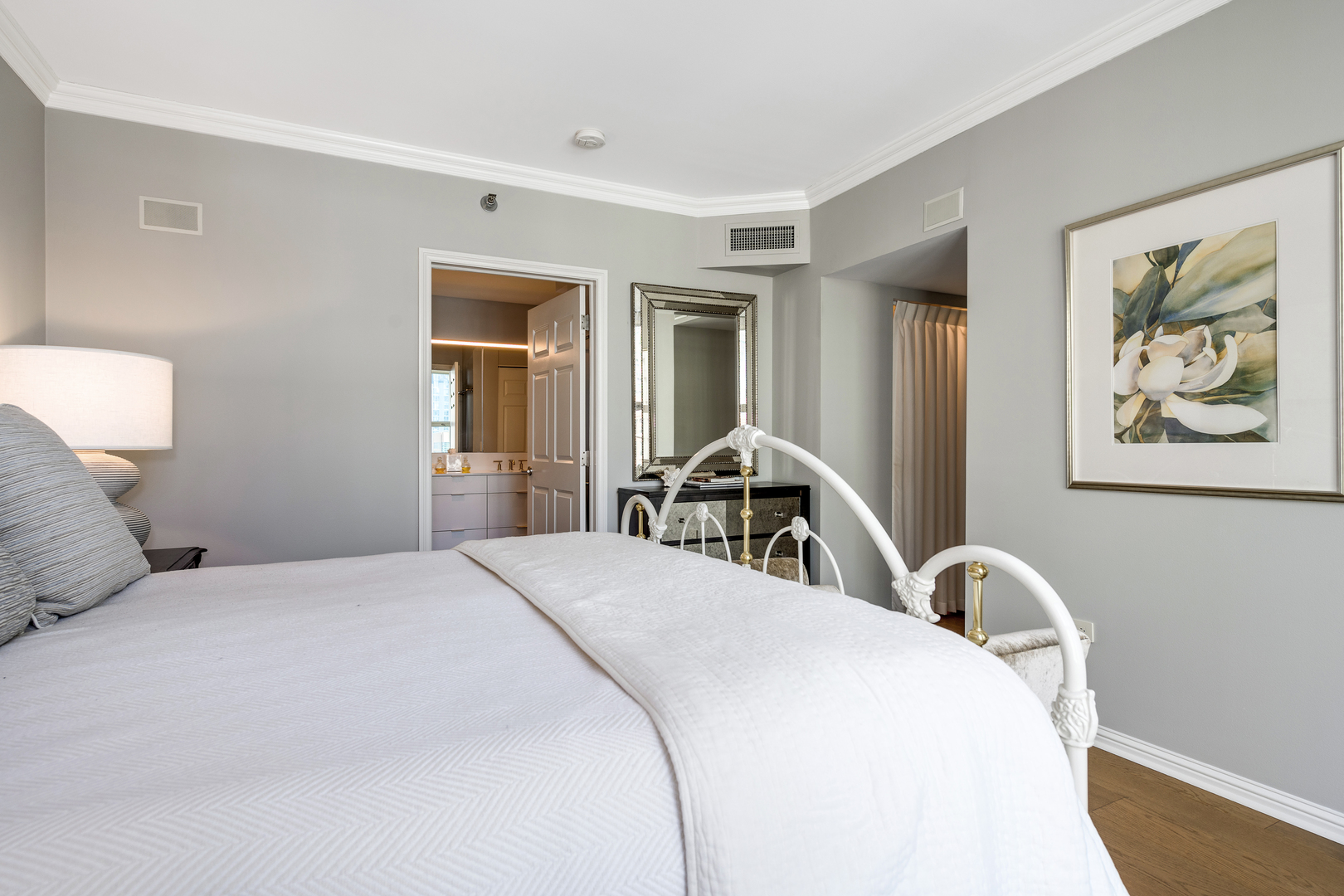 25 E SUPERIOR Street Unit: 1403