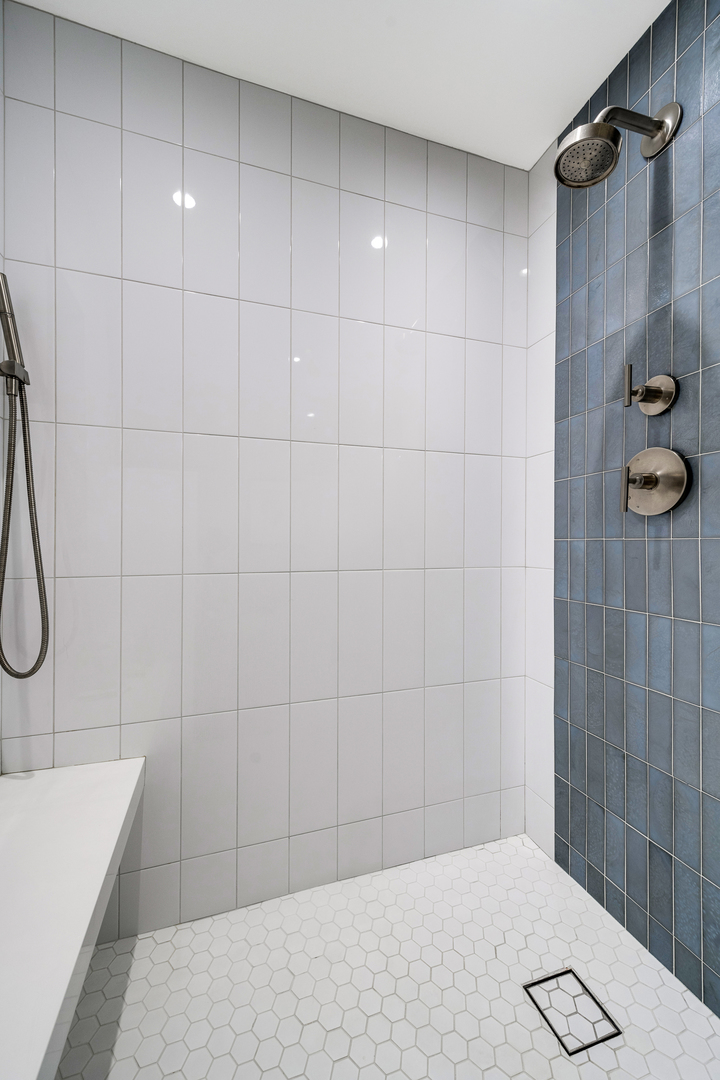 25 E SUPERIOR Street Unit: 1403
